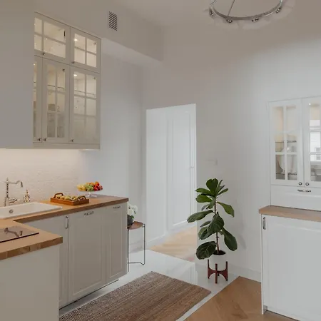 Nowy Swiat 61 With Parking *