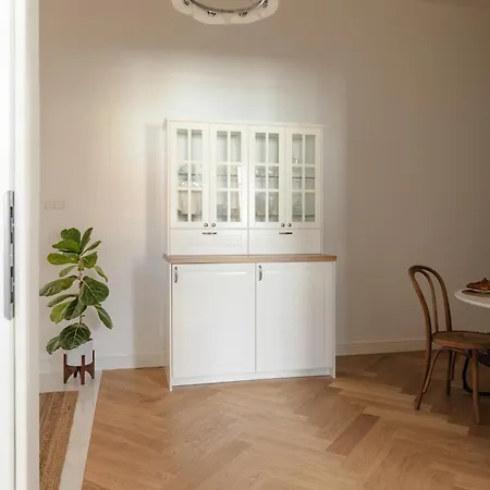 Nowy Swiat 61 With Parking