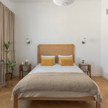 Nowy Swiat 61 With Parking アパート ワルシャワ